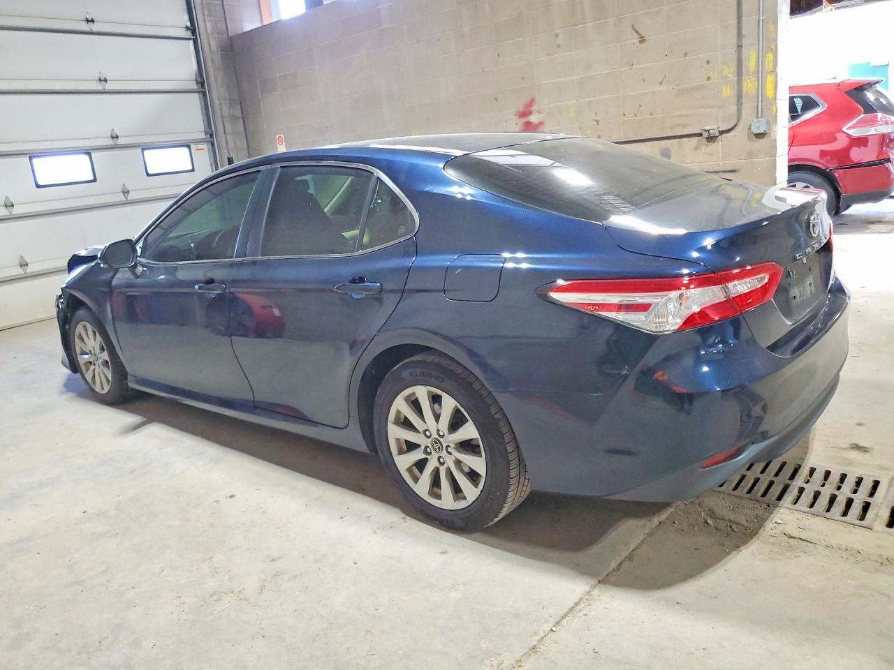 2018 Toyota Camry Le - zdjęcie 2
