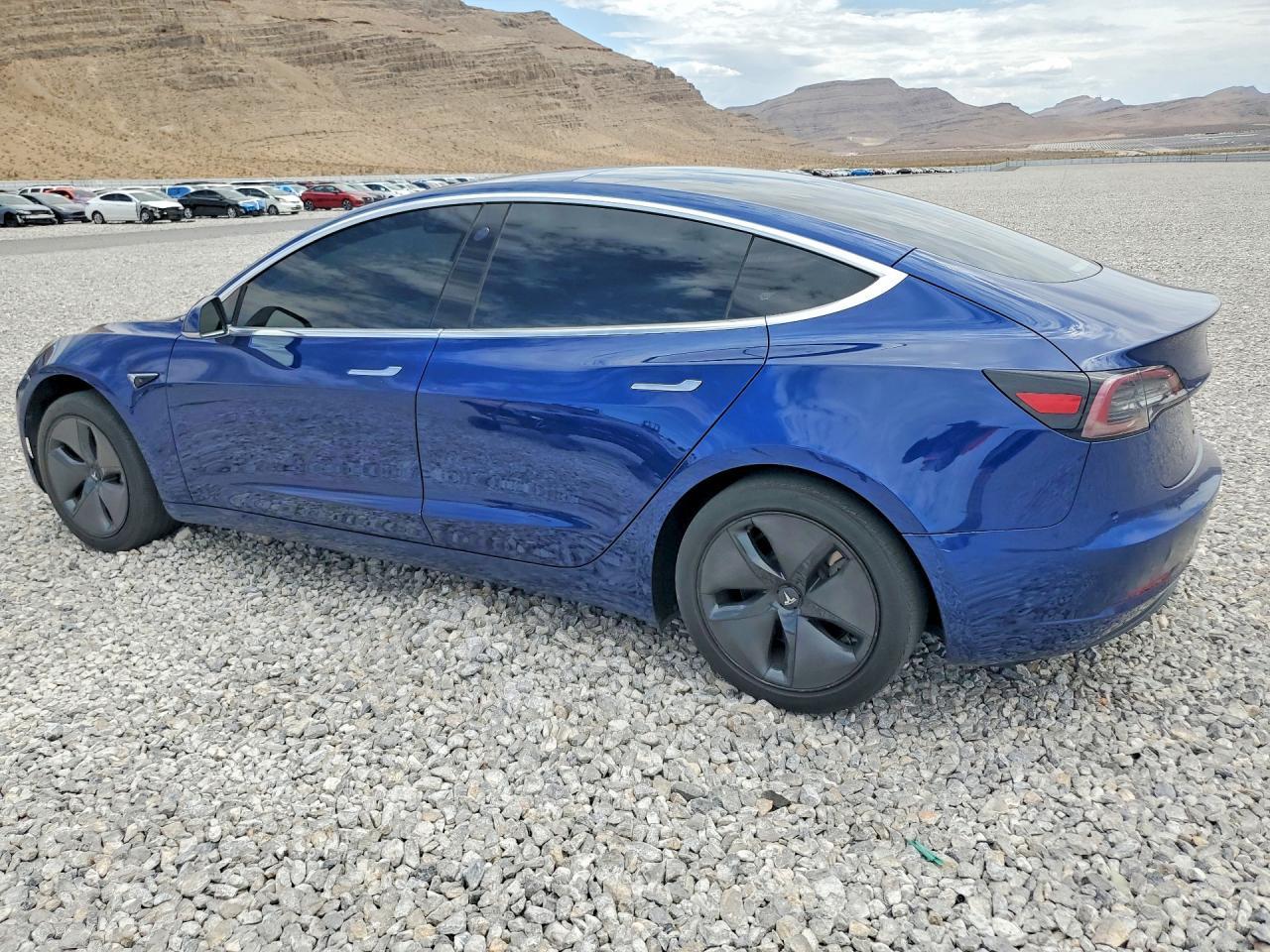2018 Tesla Model 3 - zdjęcie 2