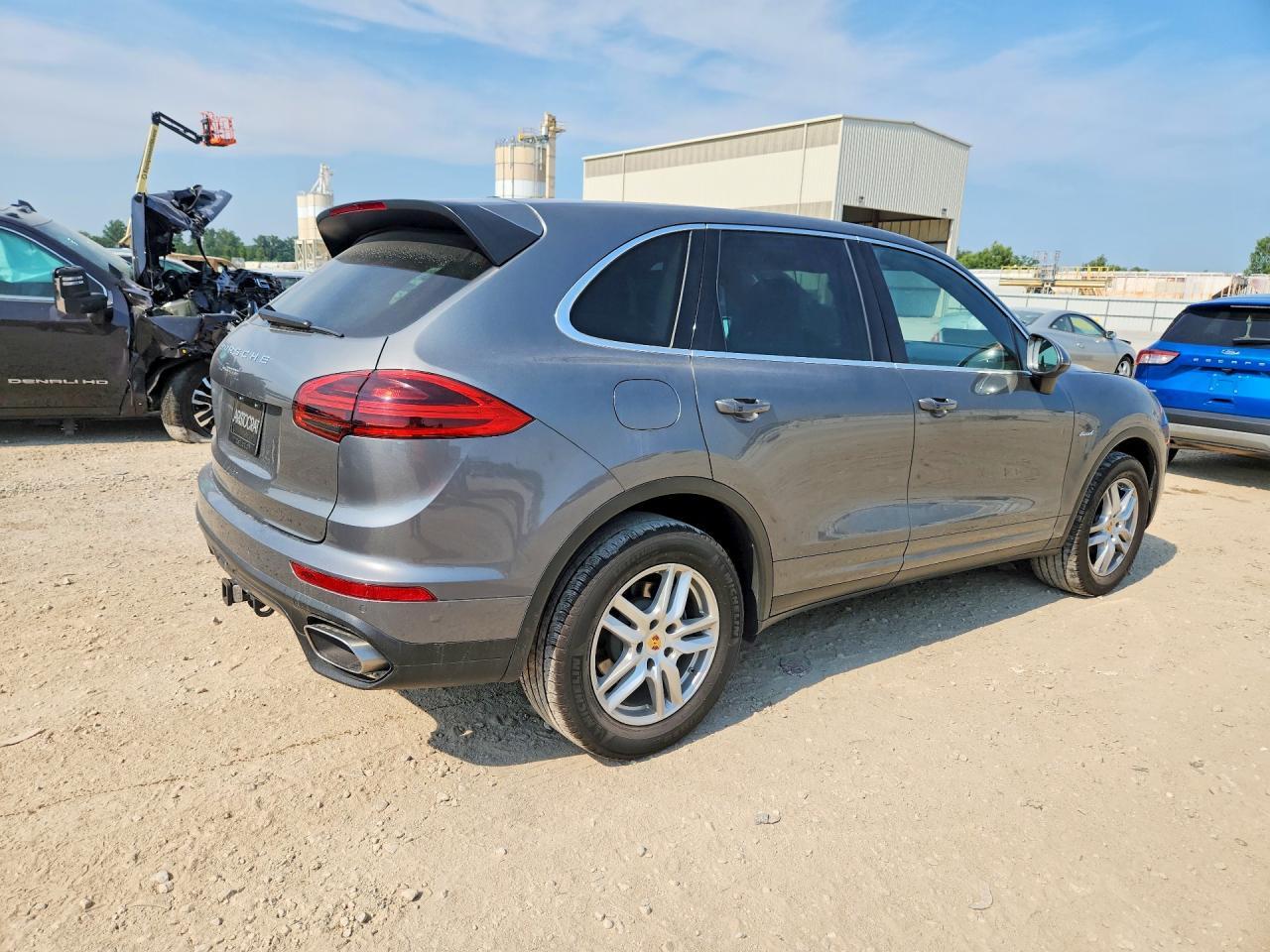 2016 Porsche Cayenne - zdjęcie 3