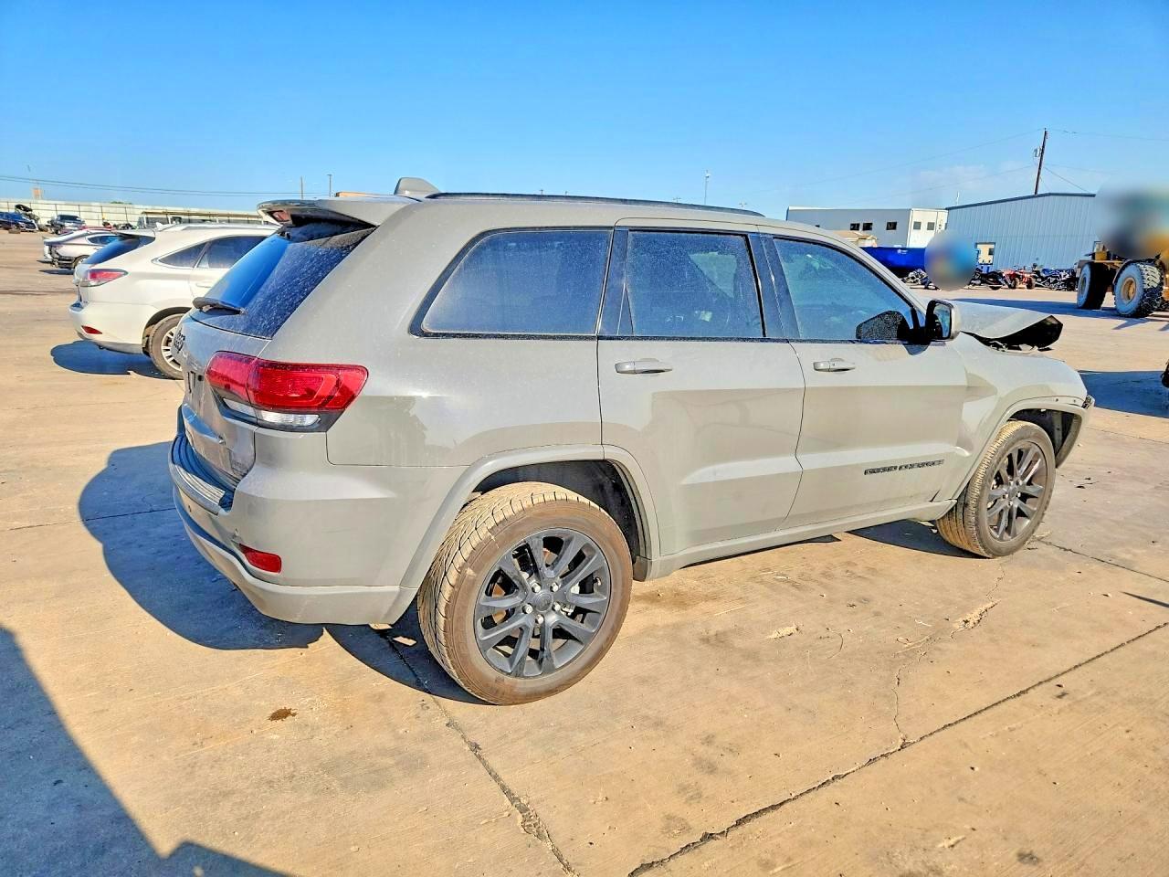 2021 Jeep Grand Cherokee Laredo - zdjęcie 3