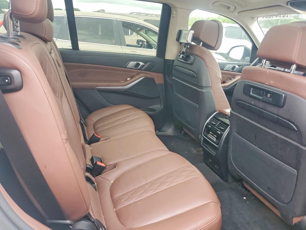 2022 BMW X7 xDrive40I - zdjęcie 11