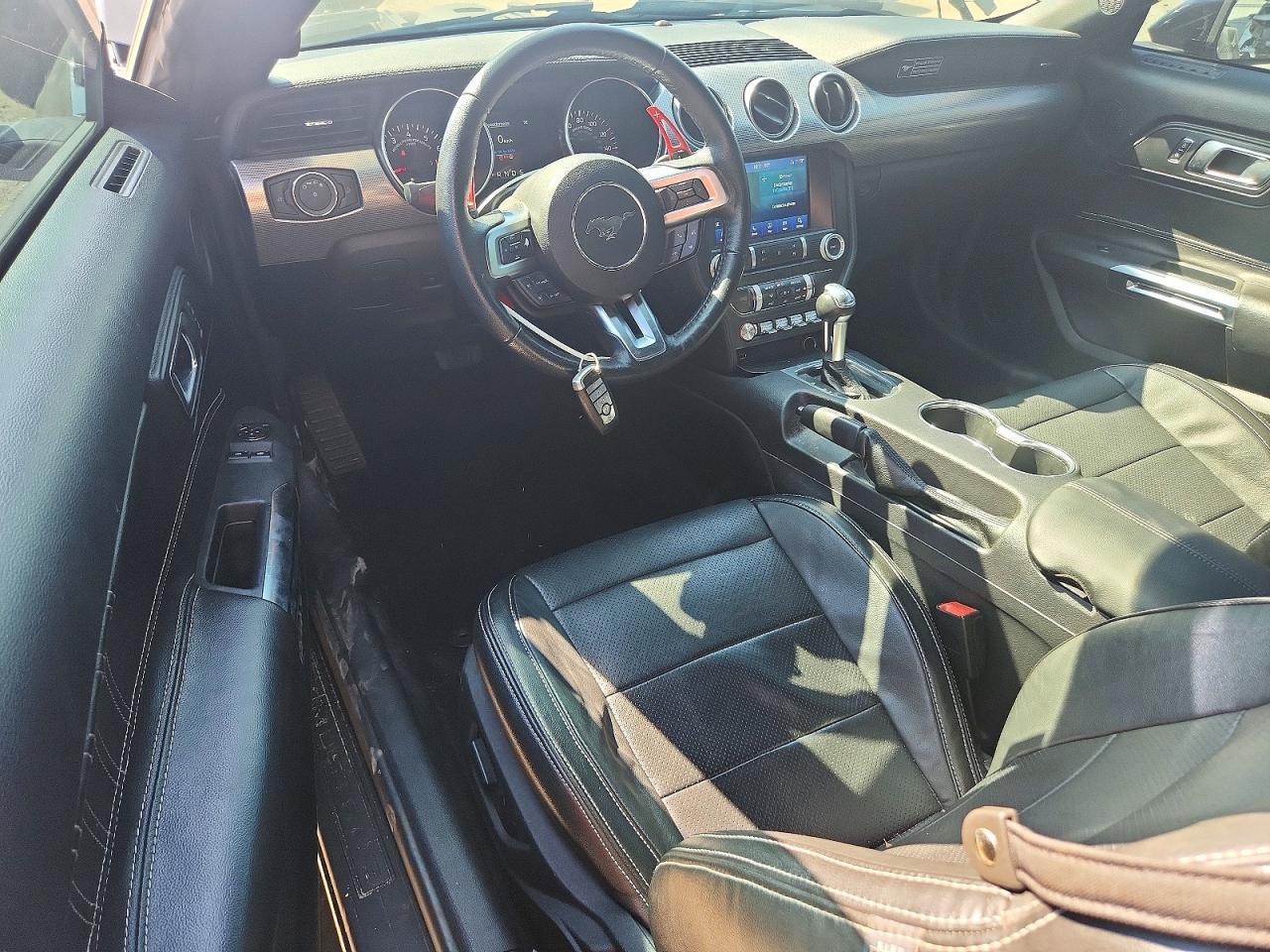 2020 Ford Mustang - zdjęcie 8