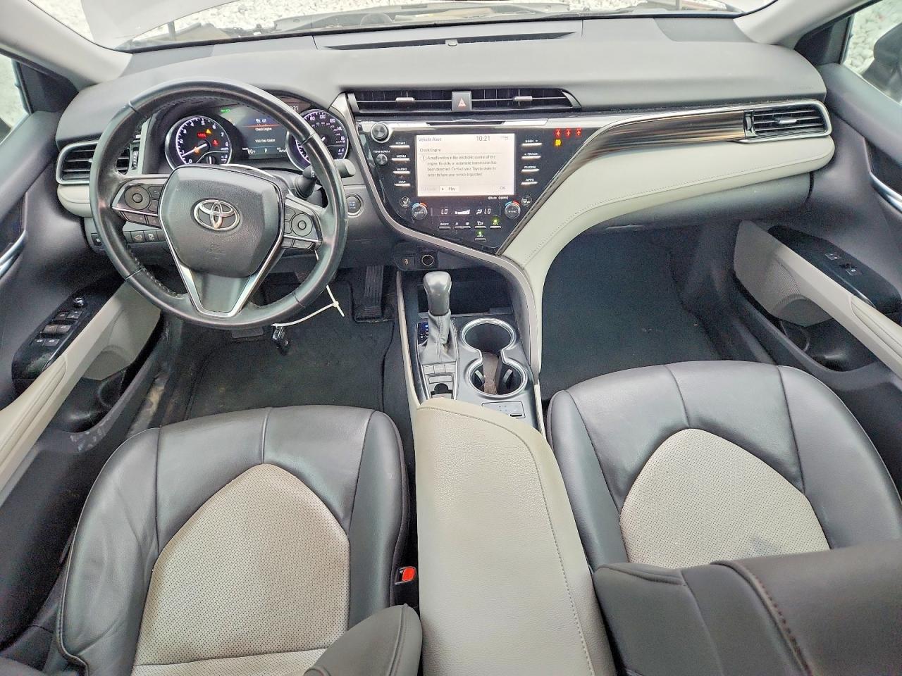 2020 Toyota Camry Xle - zdjęcie 8