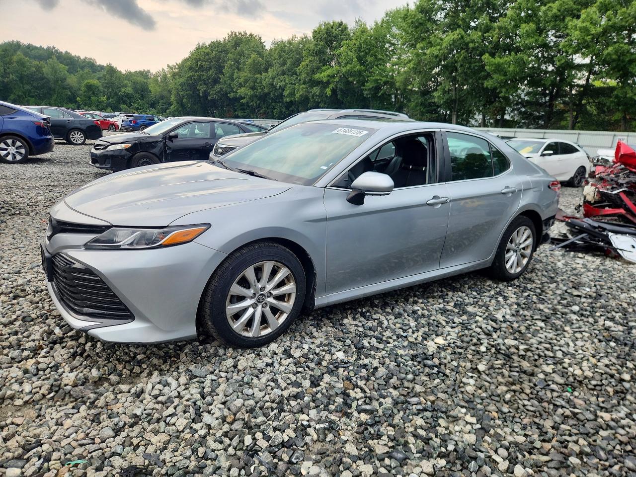 2018 Toyota Camry Le - zdjęcie główne