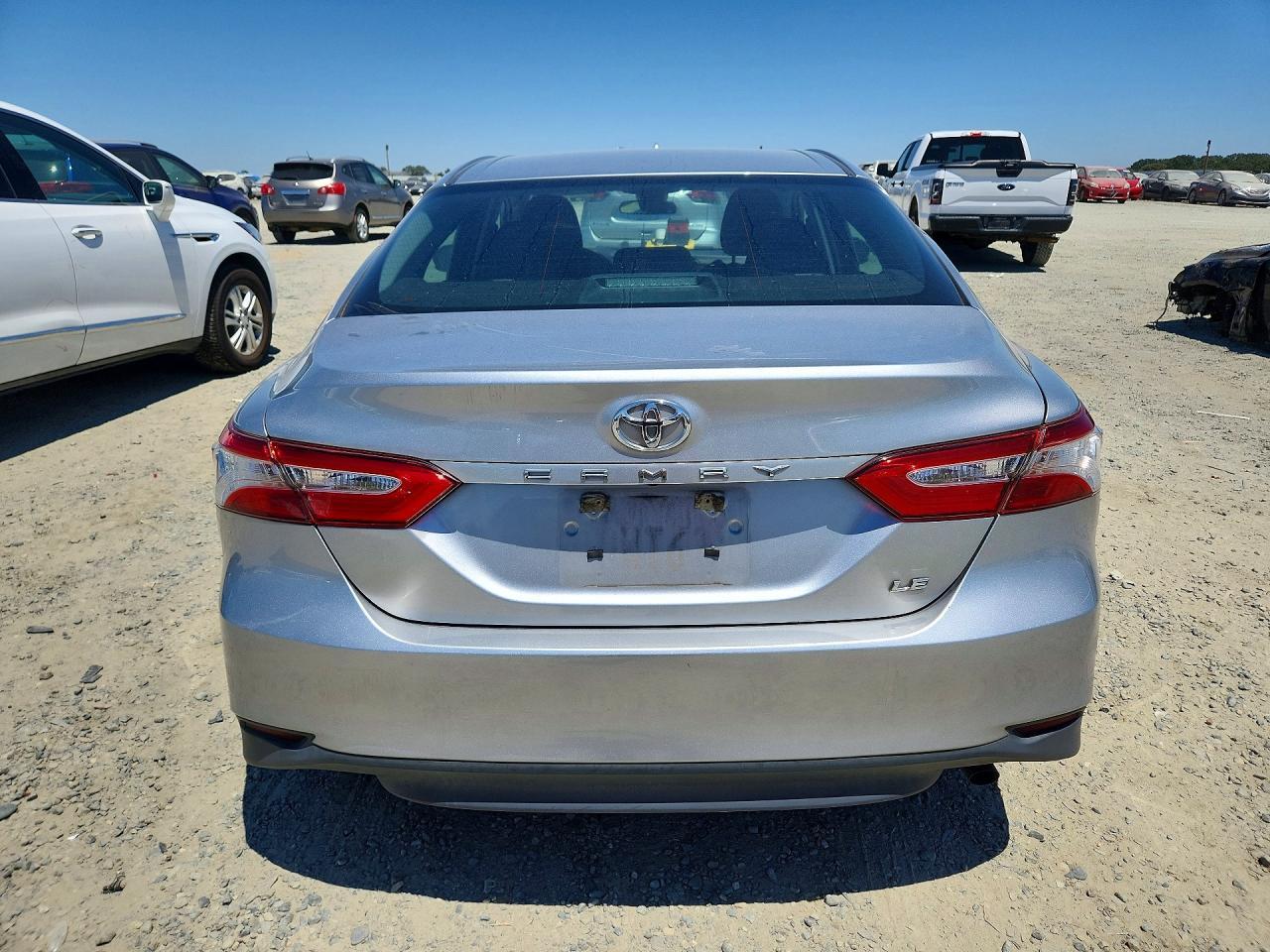 2018 Toyota Camry Le - zdjęcie 6