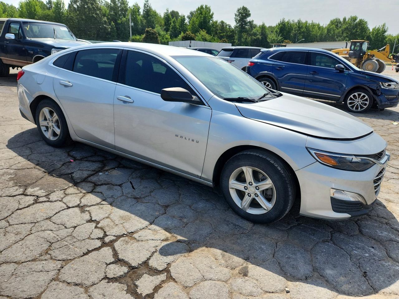 2021 Chevrolet Malibu Ls - zdjęcie 4