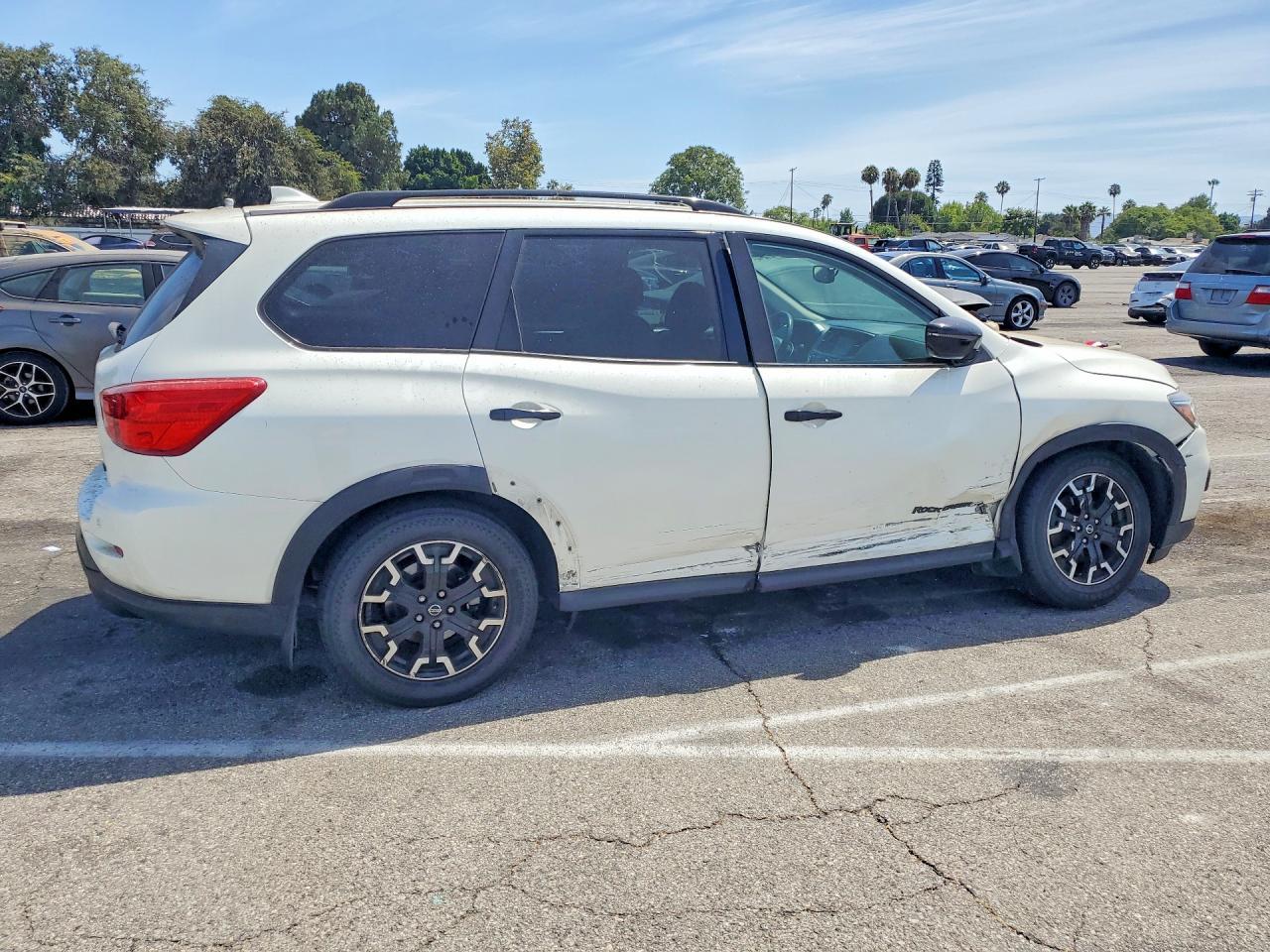 2020 Nissan Pathfinder Sv - zdjęcie 3