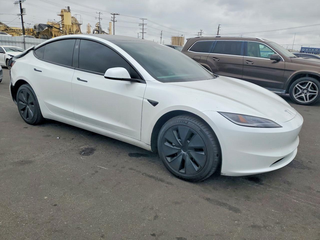 2025 Tesla Model 3 - zdjęcie 4