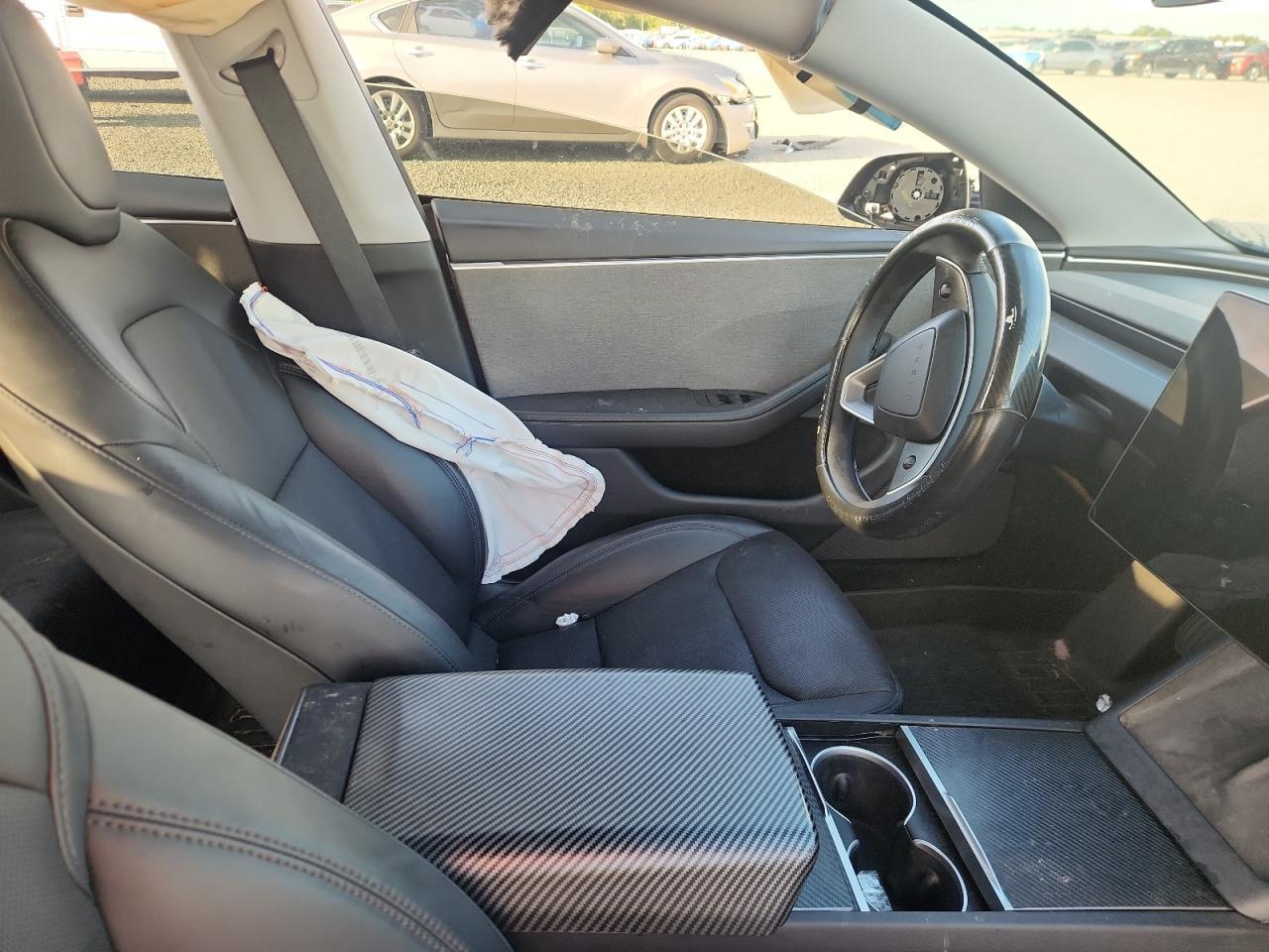 2025 Tesla Model 3 - zdjęcie 7