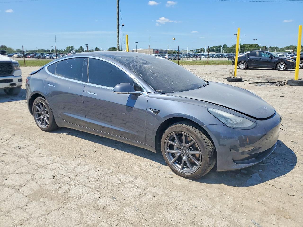 2020 Tesla Model 3 - zdjęcie 4