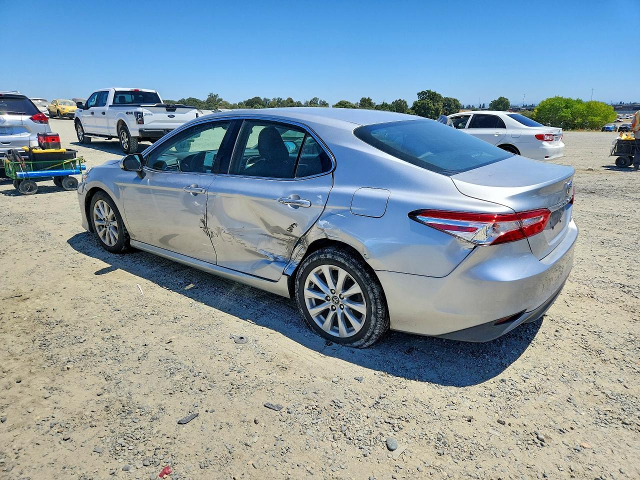 2018 Toyota Camry Le - zdjęcie 2