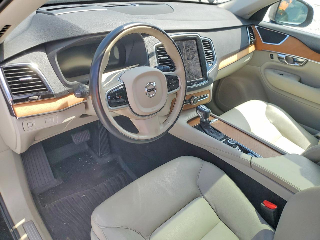 2021 Volvo Xc90 T6 Momentum - zdjęcie 8