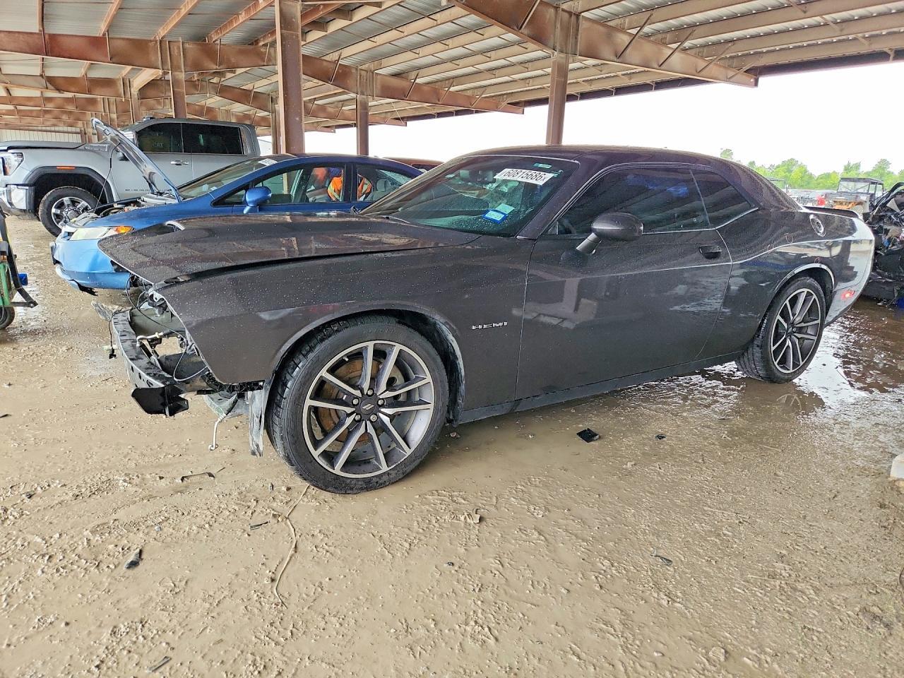 2022 Dodge Challenger R/T - zdjęcie główne