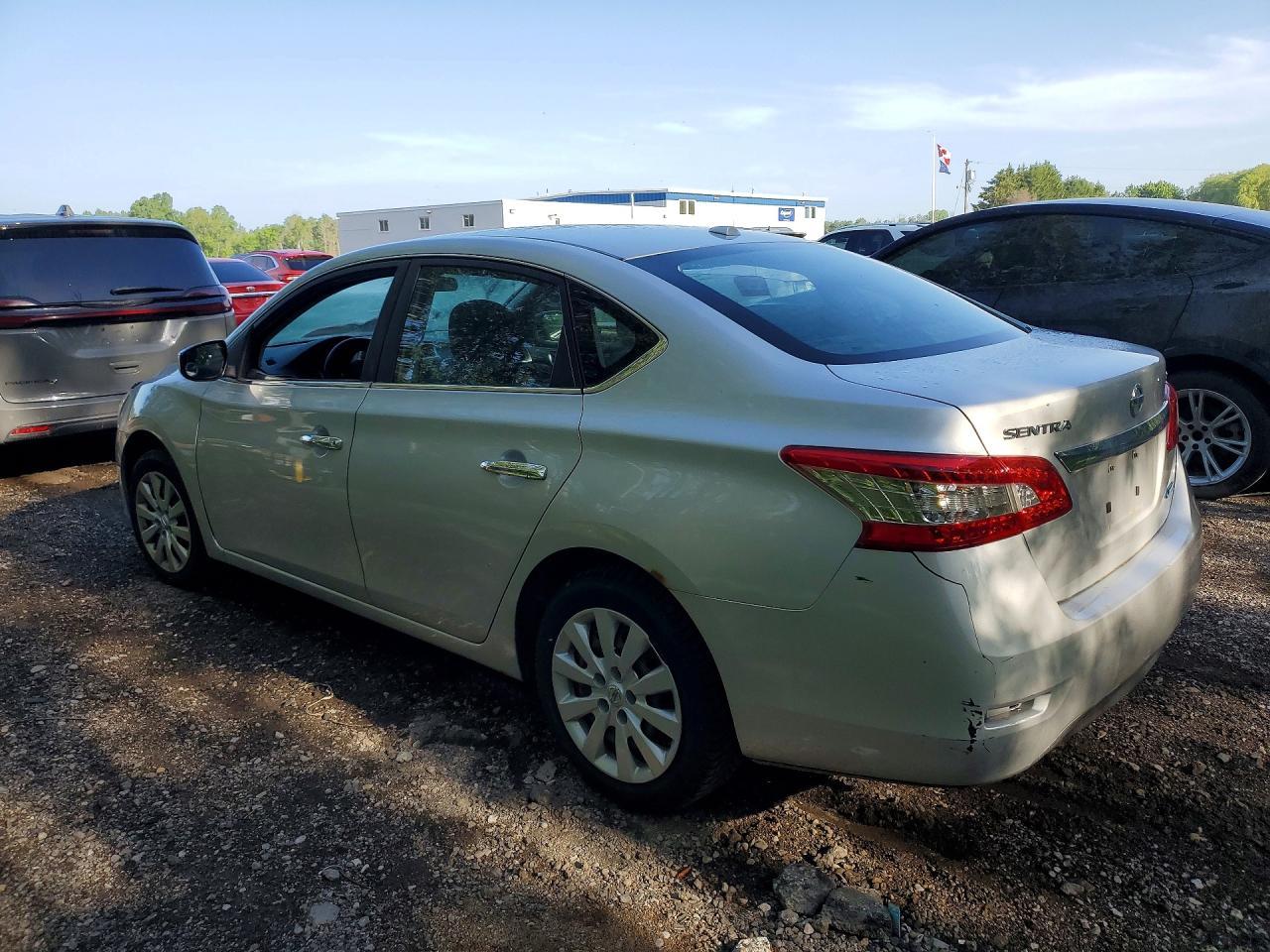 2014 Nissan Sentra S - zdjęcie 2