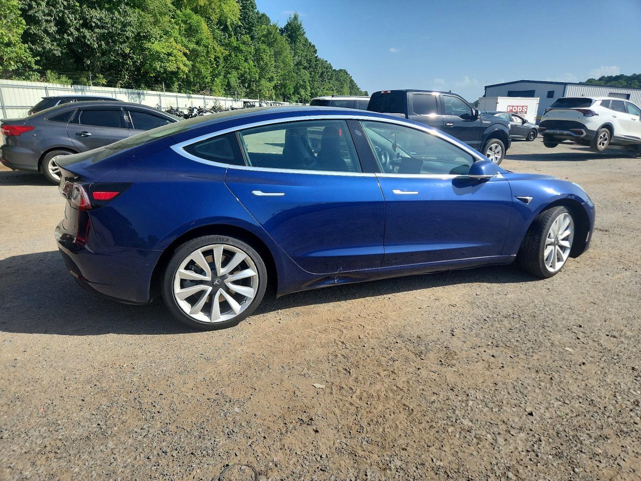 2019 Tesla Model 3 - zdjęcie 3
