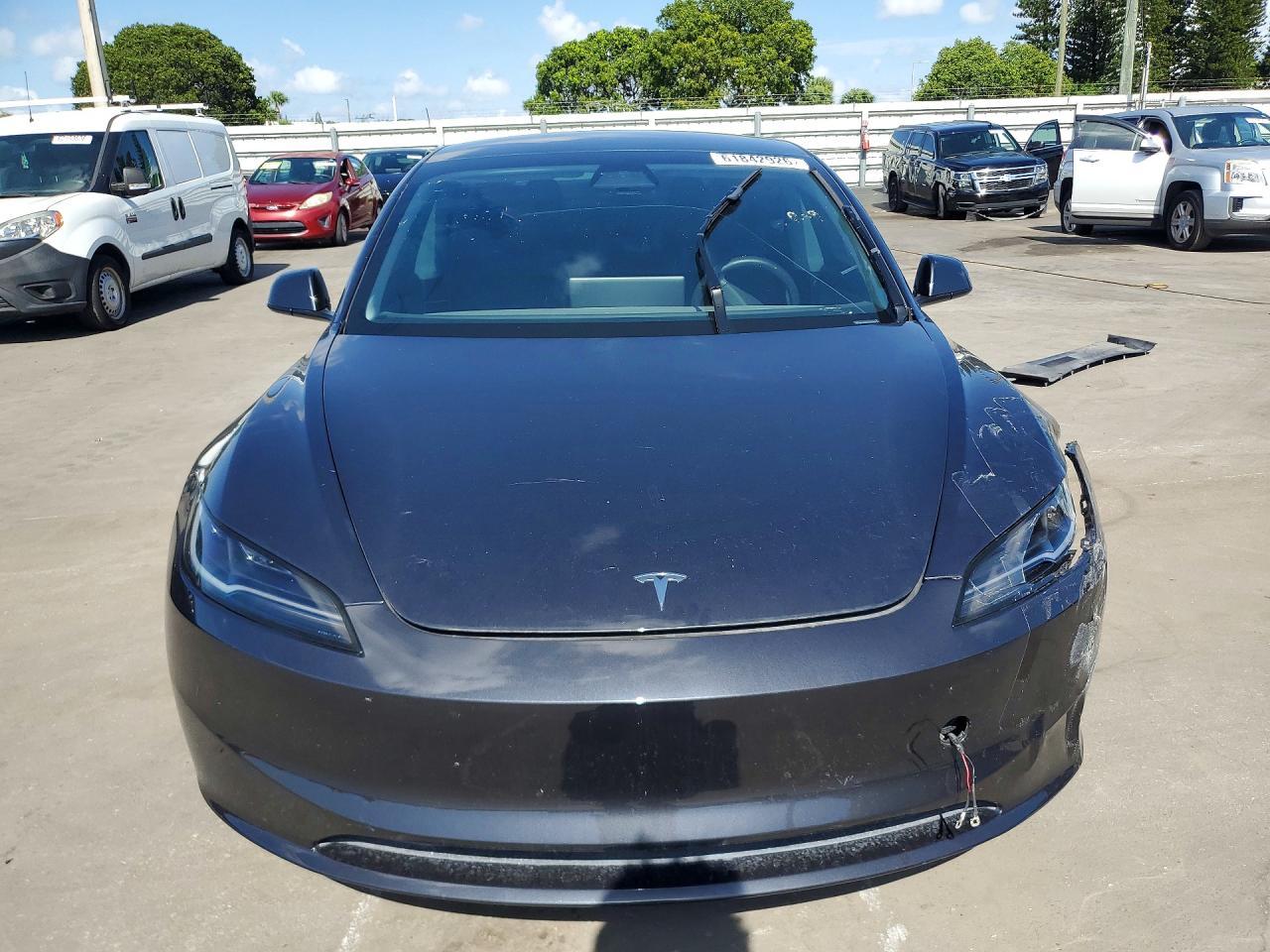 2025 Tesla Model 3 - zdjęcie 5