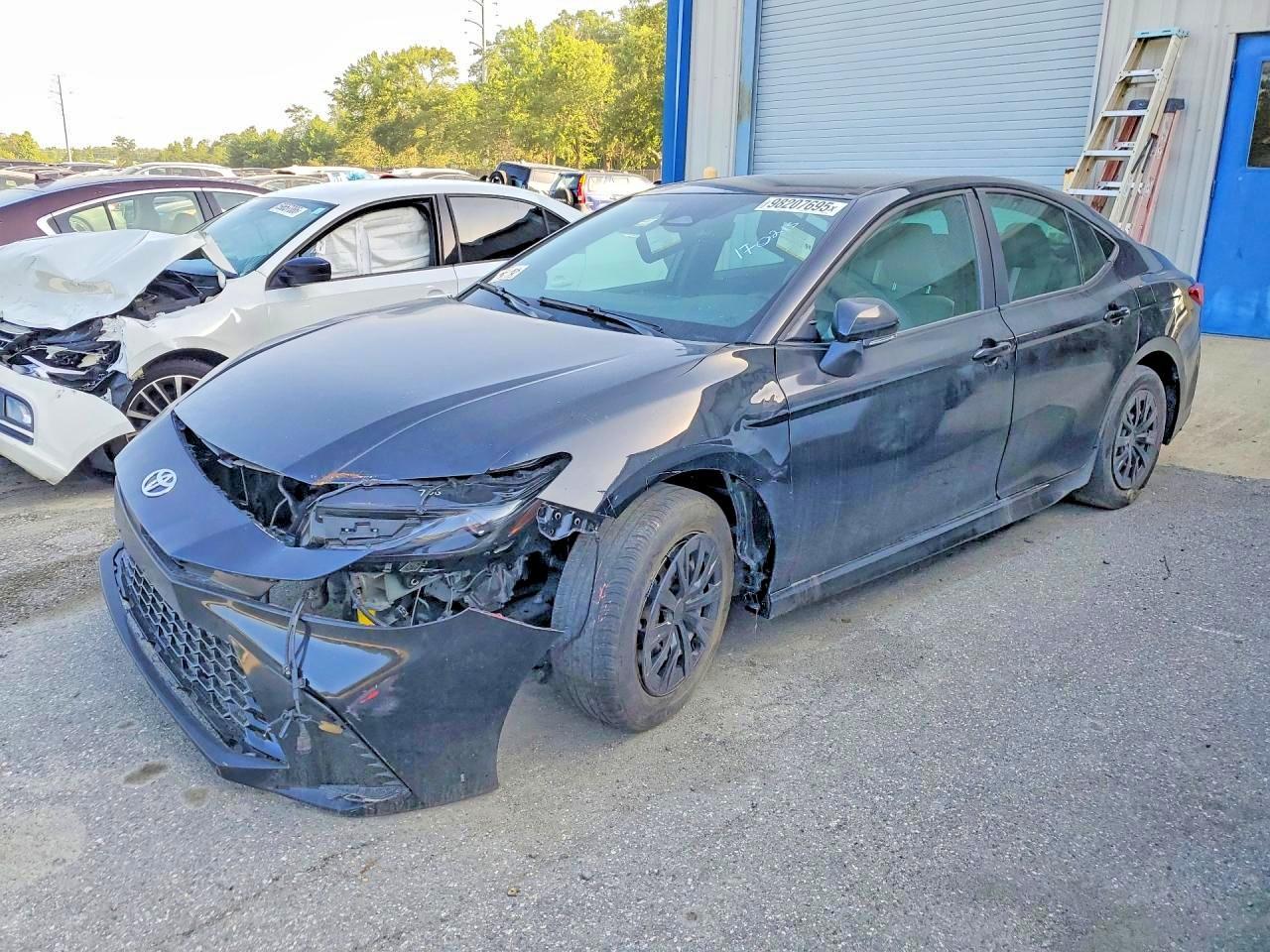 2025 Toyota Camry Xse - zdjęcie główne