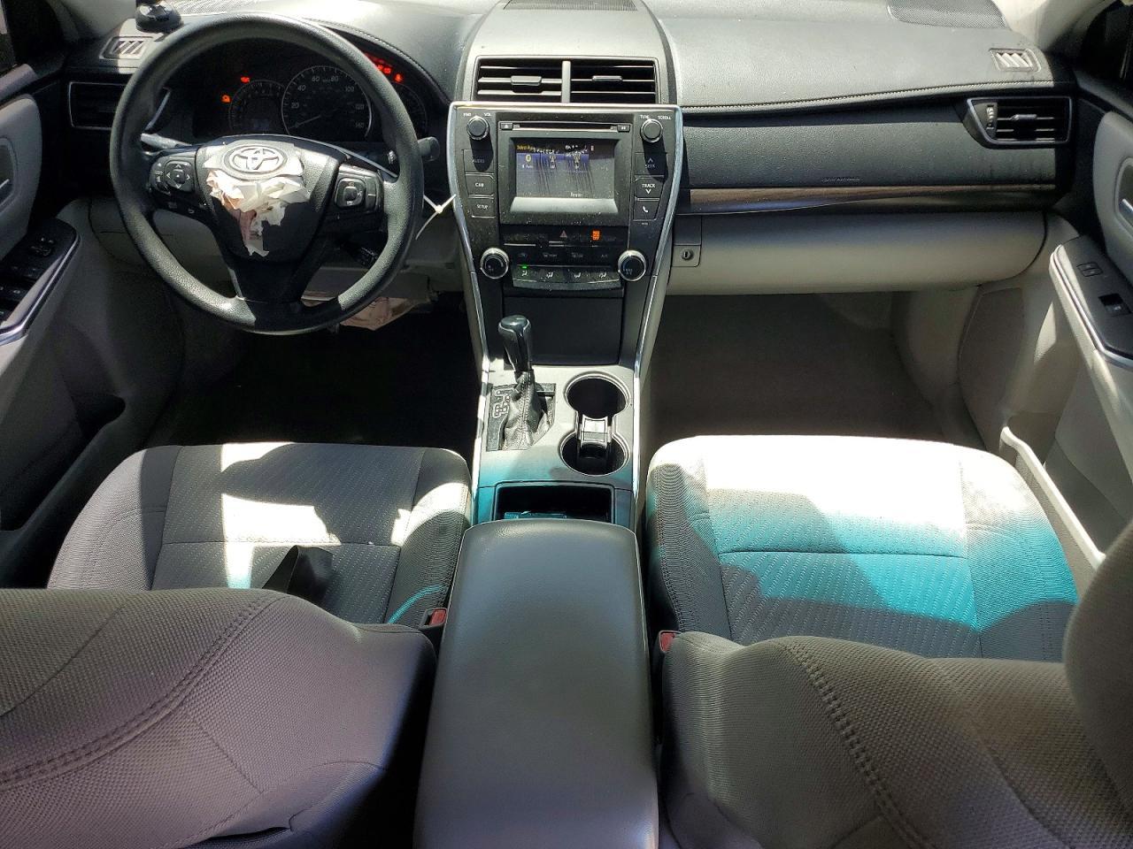 2015 Toyota Camry Le - zdjęcie 8