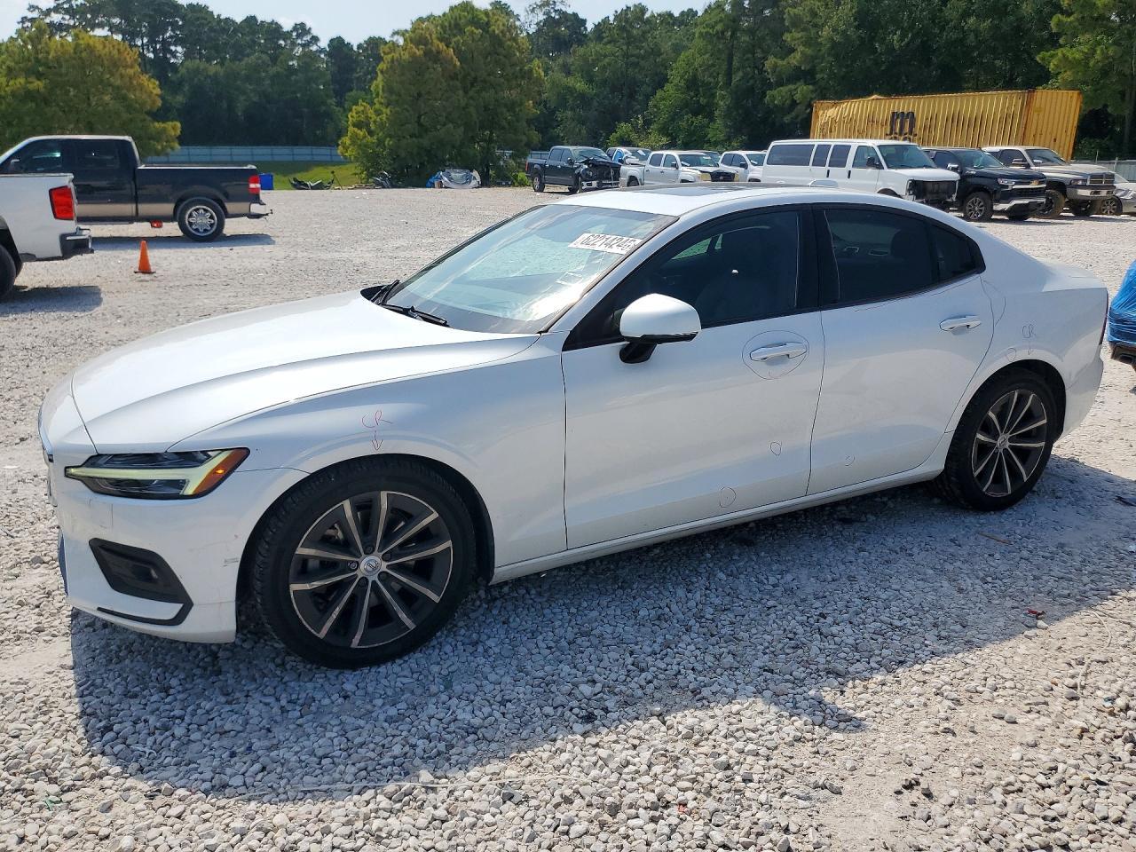2021 Volvo S60 T5 Momentum - zdjęcie główne
