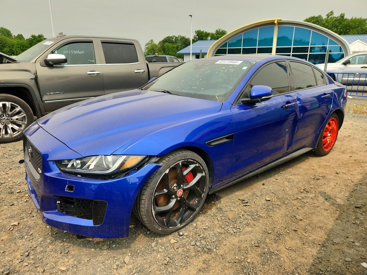 2019 Jaguar Xe S - zdjęcie główne