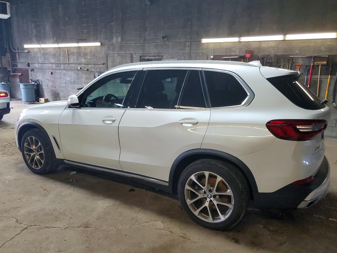 2020 BMW X5 xDrive40I - zdjęcie 2