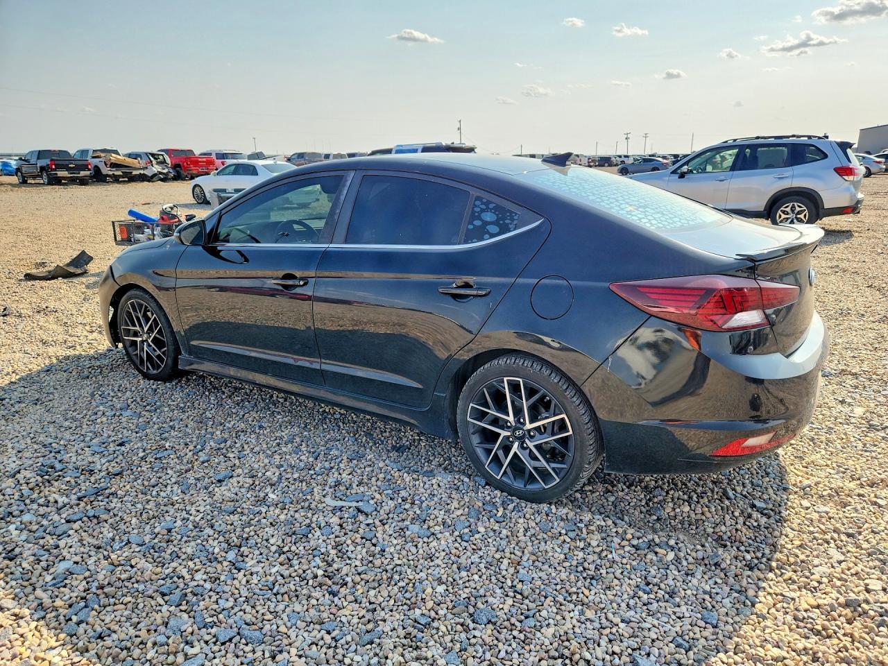 2020 Hyundai Elantra Sport - zdjęcie 2