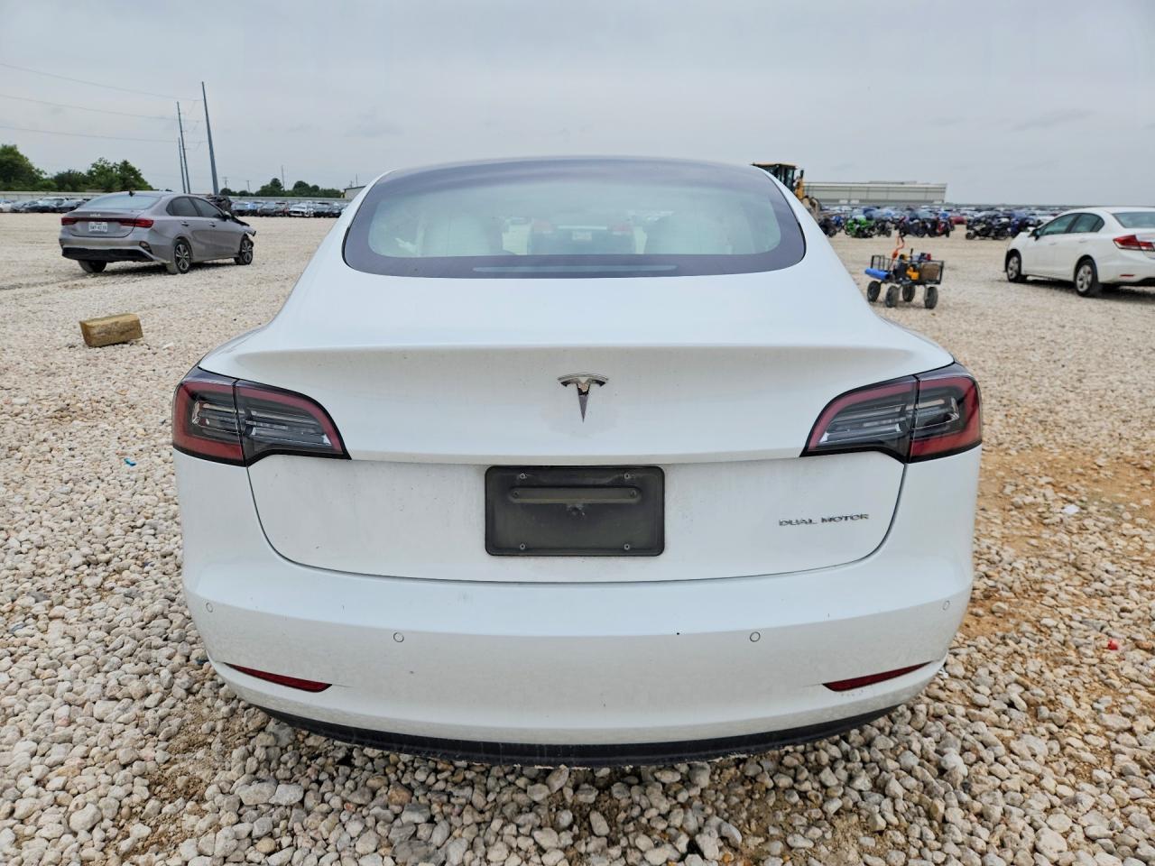 2022 Tesla Model 3 - zdjęcie 6