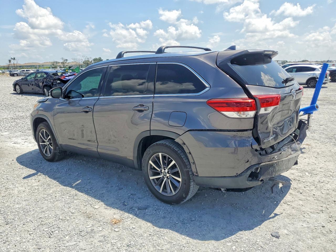 2019 Toyota Highlander Xle - zdjęcie 2