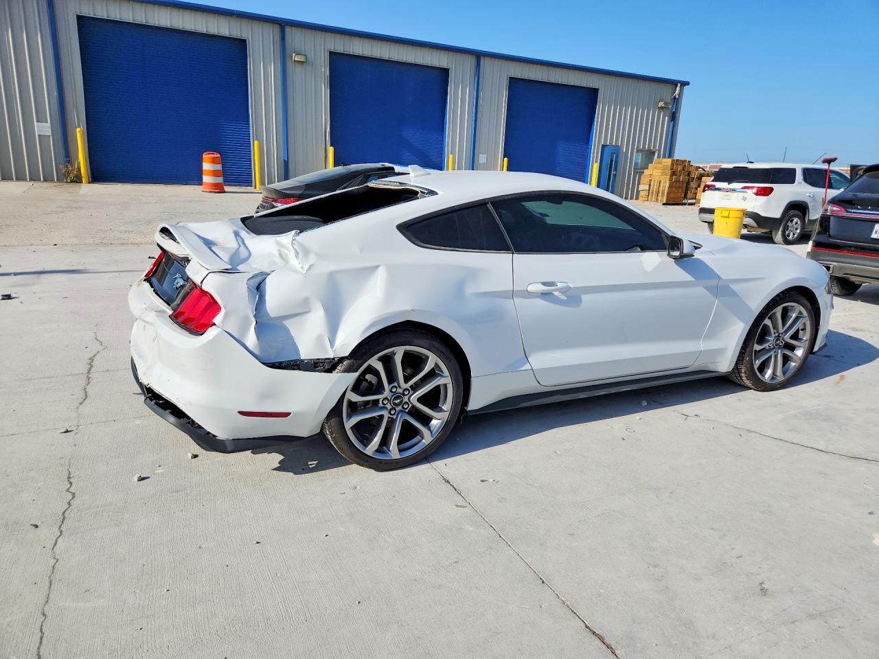 2022 Ford Mustang - zdjęcie 3