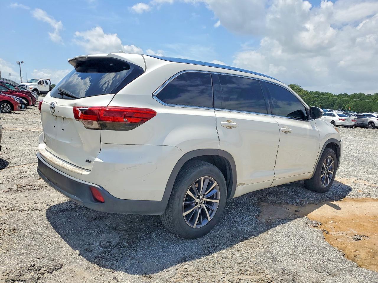 2017 Toyota Highlander Xle - zdjęcie 3