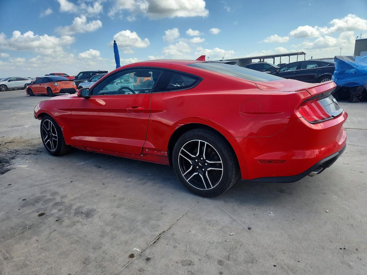 2023 Ford Mustang - zdjęcie 2