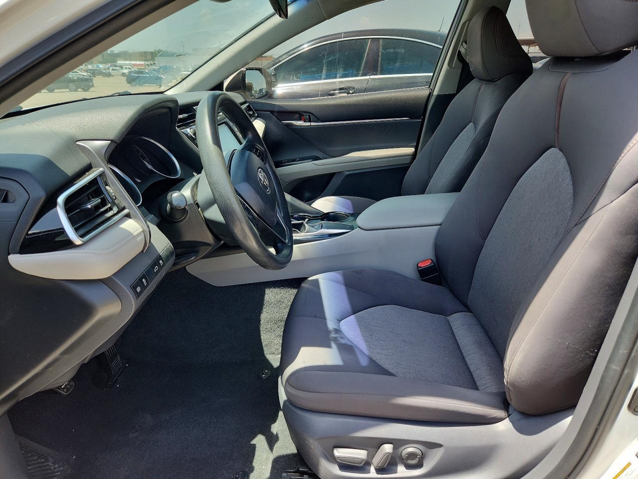 2018 Toyota Camry Le - zdjęcie 7