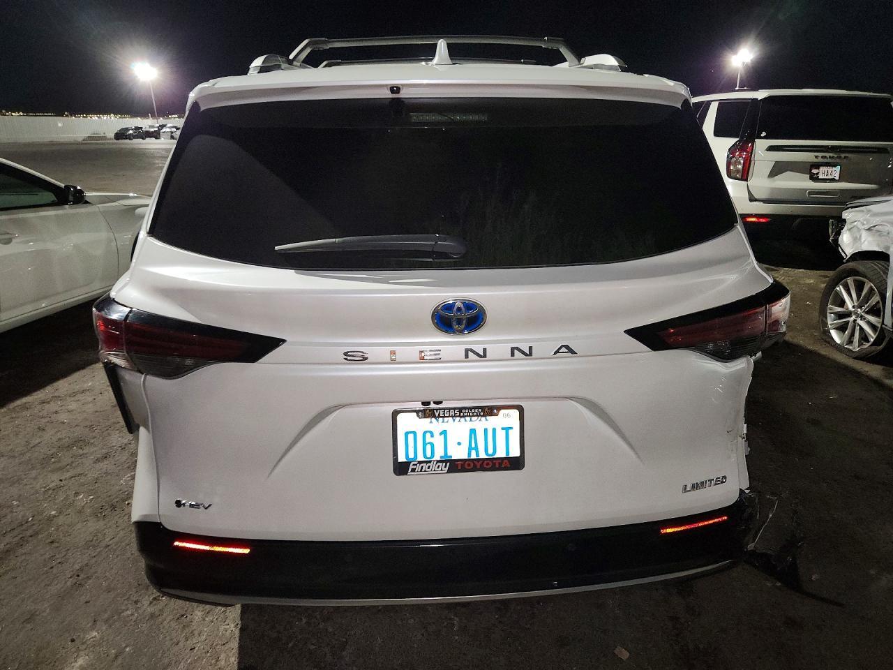 2025 Toyota Sienna Limited - zdjęcie 6