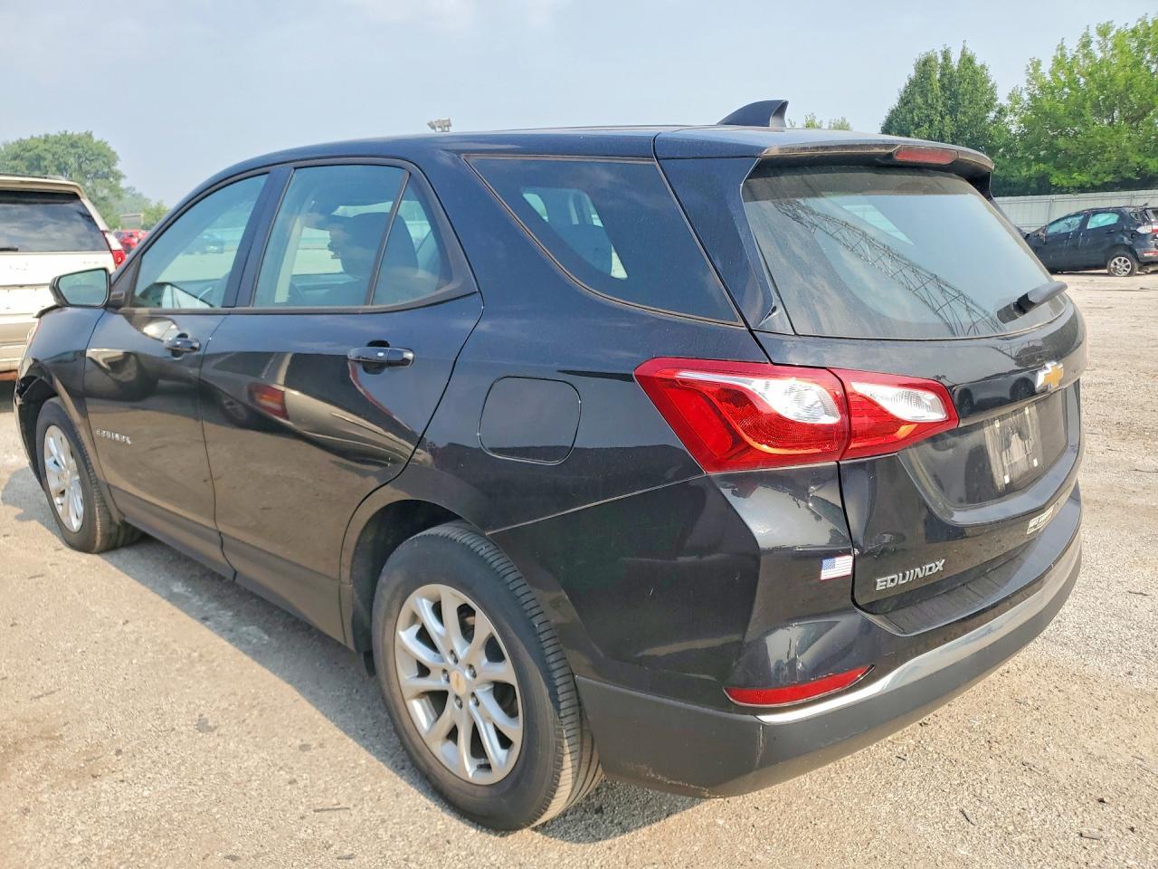 2018 Chevrolet Equinox Ls - zdjęcie 2