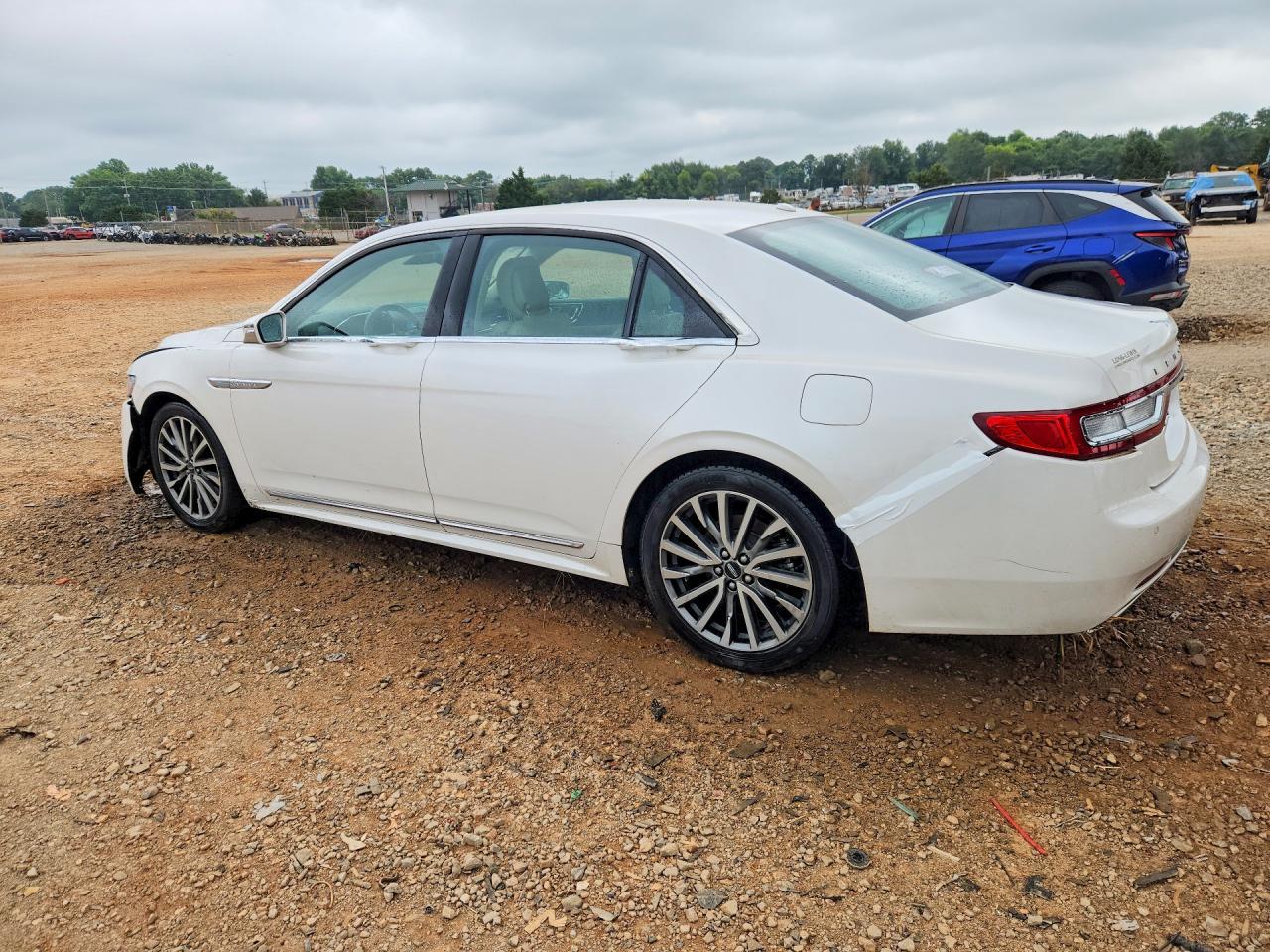 2017 Lincoln Continental Select - zdjęcie 2