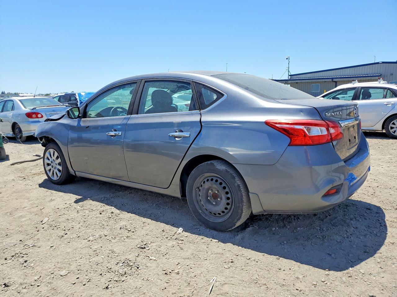 2019 Nissan Sentra S - zdjęcie 2