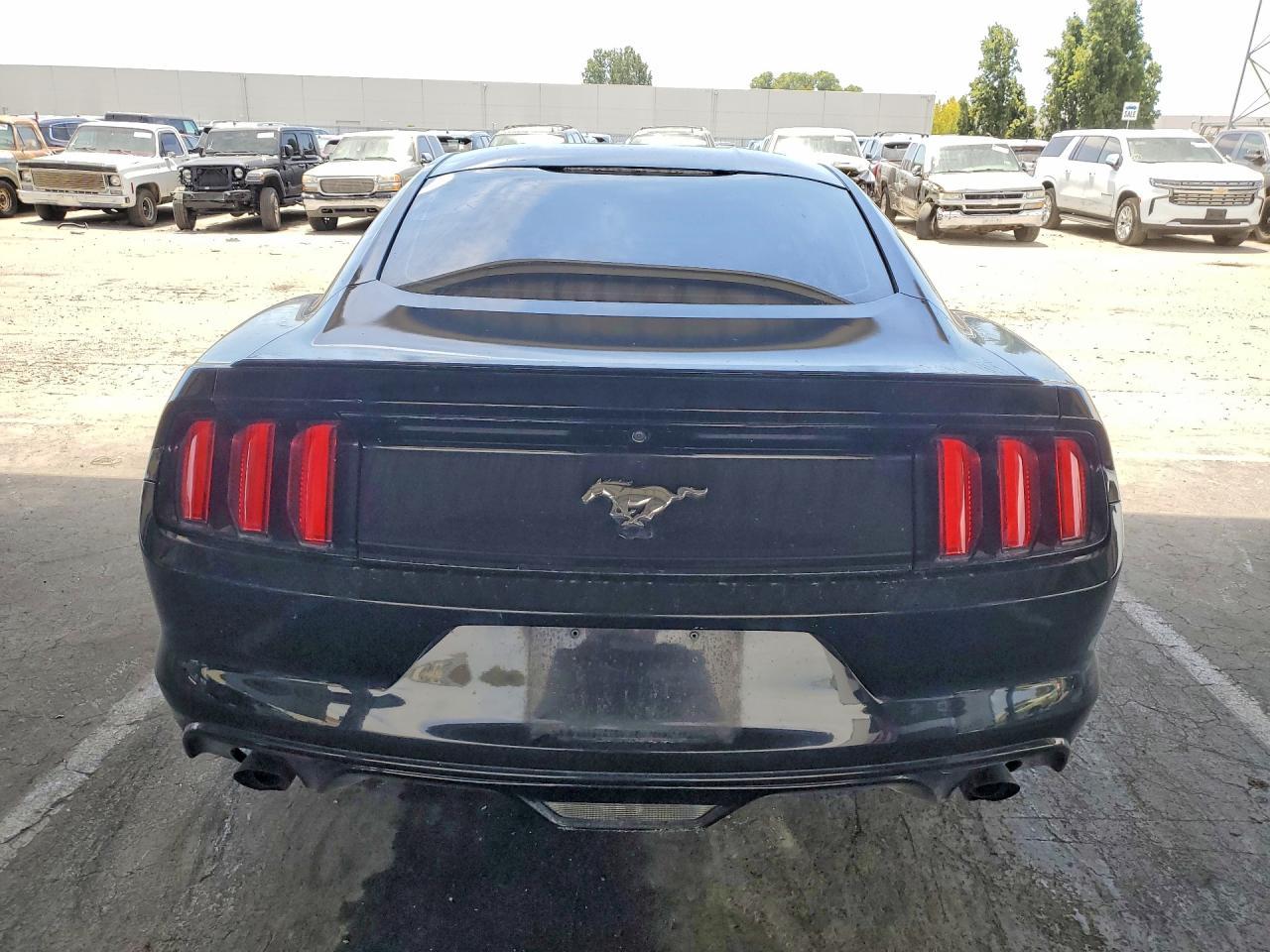 2015 Ford Mustang - zdjęcie 6