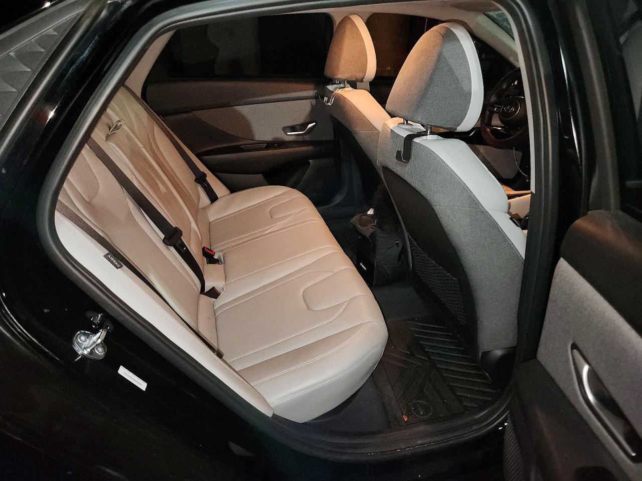2025 Hyundai Elantra Limited - zdjęcie 11