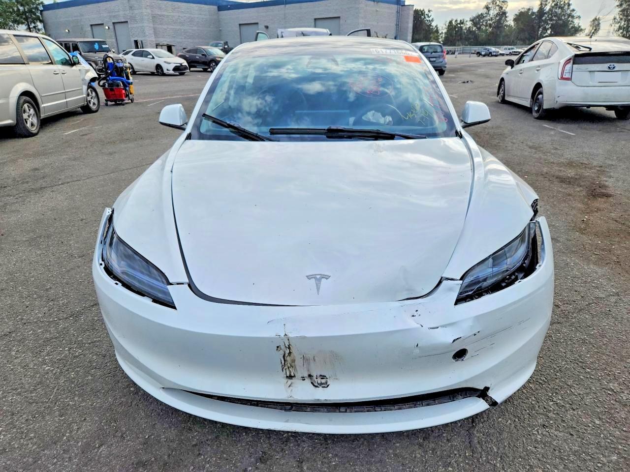 2025 Tesla Model 3 - zdjęcie 5