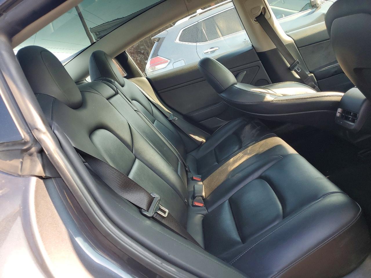 2023 Tesla Model 3 - zdjęcie 10