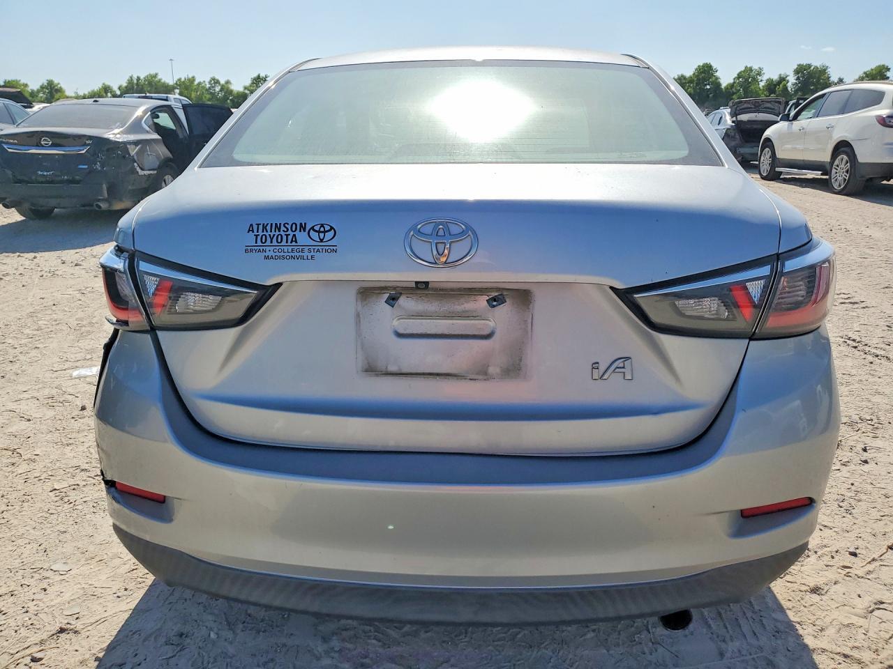 2018 Toyota Yaris Ia Base - zdjęcie 6