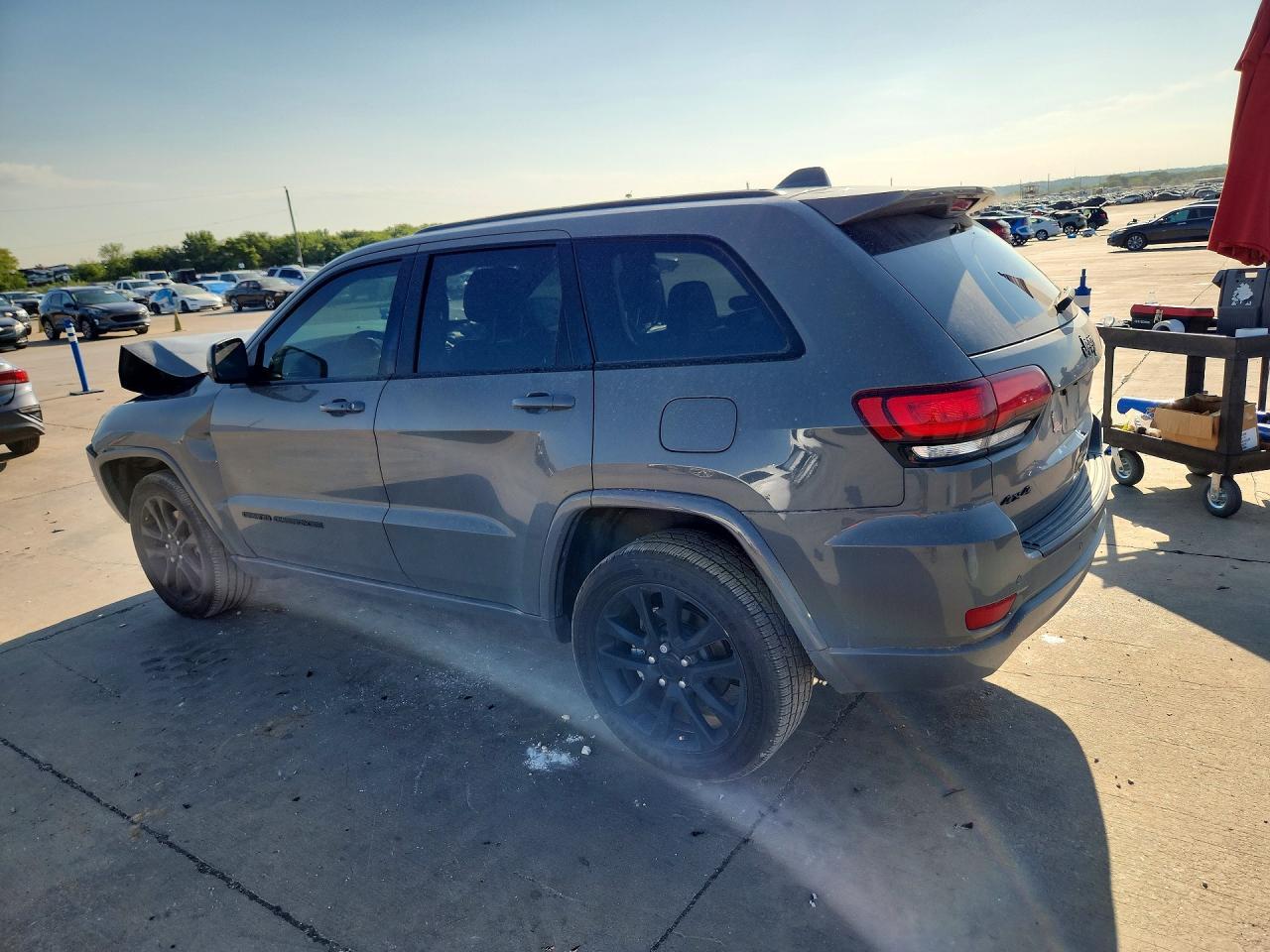 2021 Jeep Grand Cherokee Laredo - zdjęcie 2