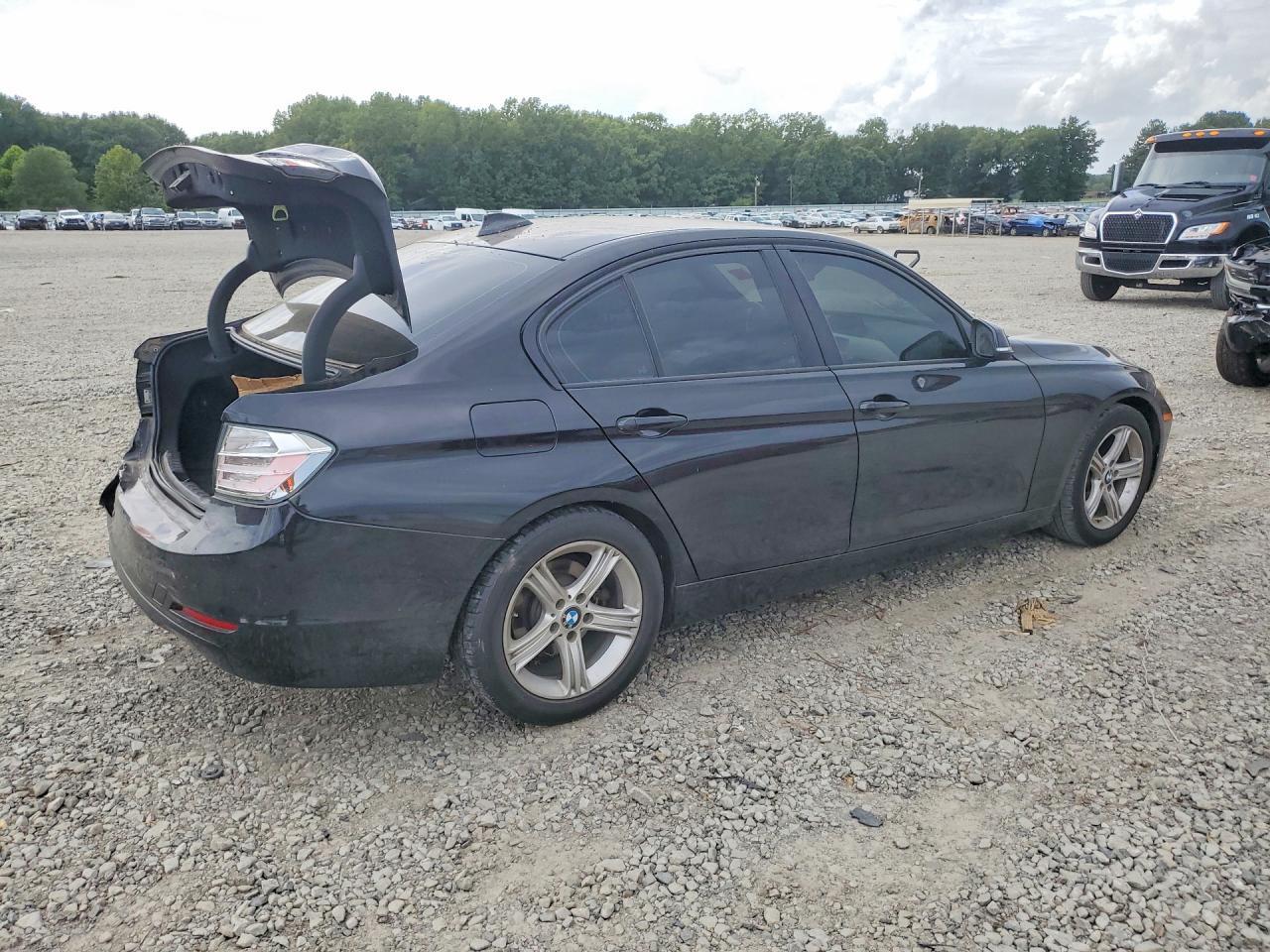 2014 BMW 320 I - zdjęcie 3