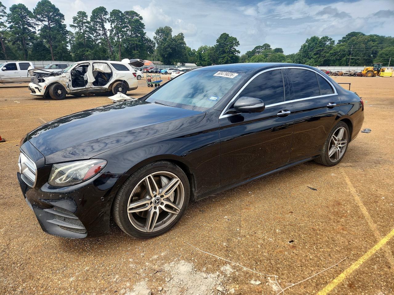 2019 Mercedes-Benz E 300 - zdjęcie główne