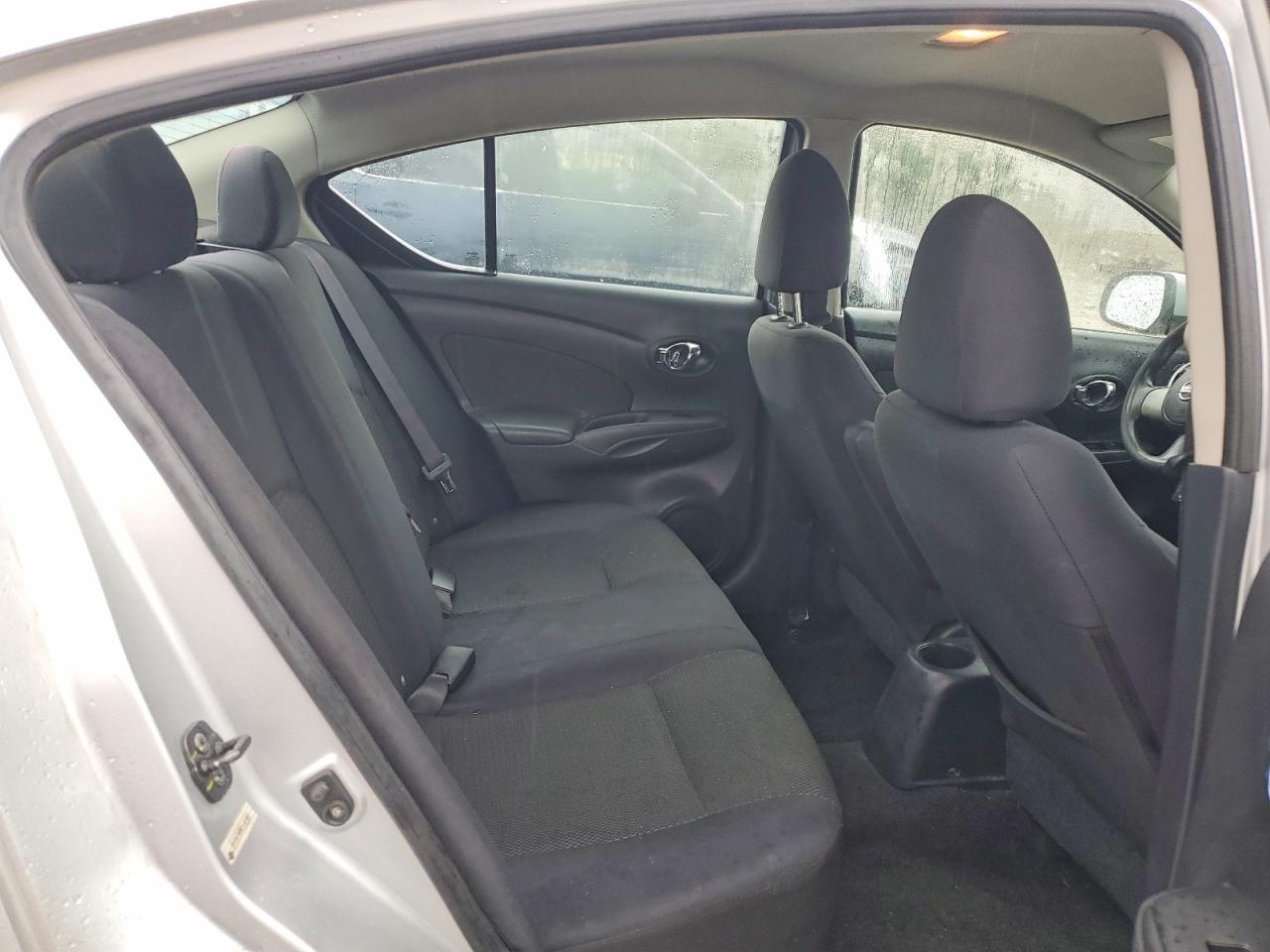 2013 Nissan Versa 1.6 S - zdjęcie 10