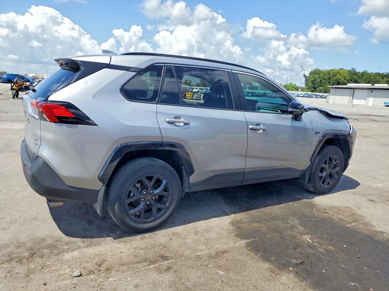 2024 Toyota Rav4 Hybrid Xle - zdjęcie 3