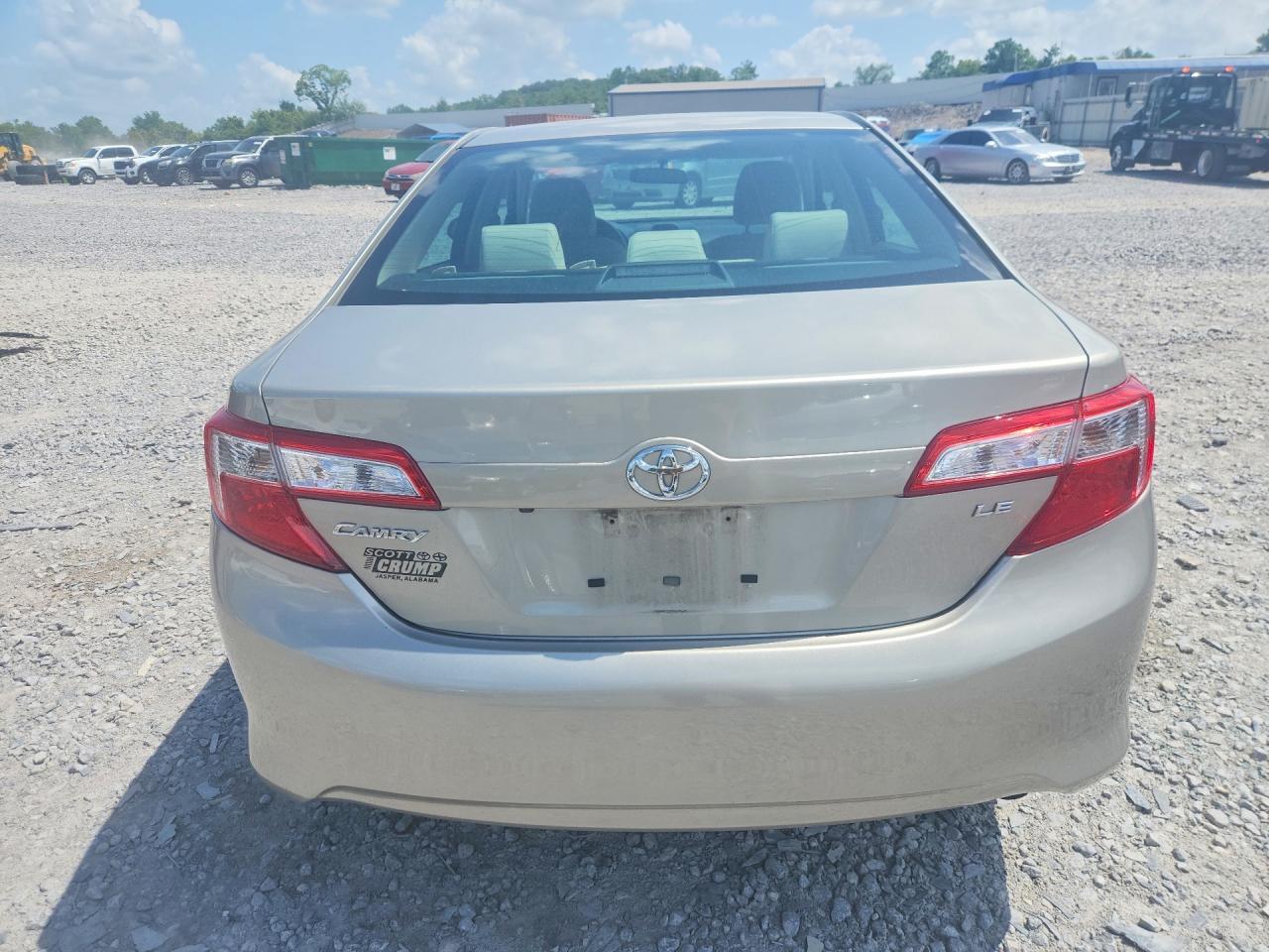 2014 Toyota Camry Le - zdjęcie 6