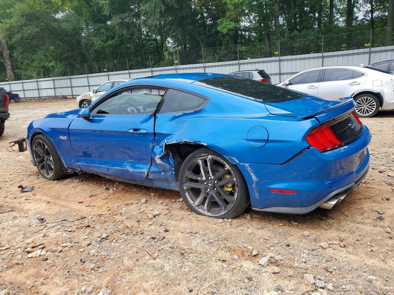2020 Ford Mustang Gt - zdjęcie 2