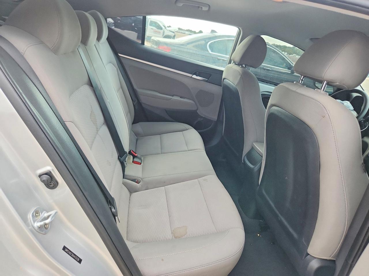 2019 Hyundai Elantra Se - zdjęcie 10