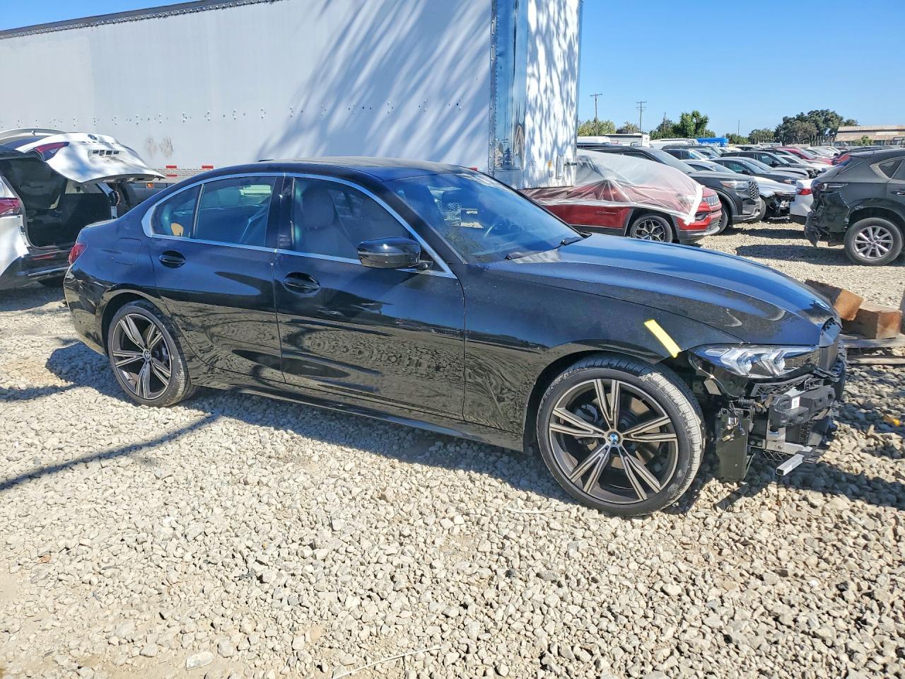 2024 BMW 330I - zdjęcie 4